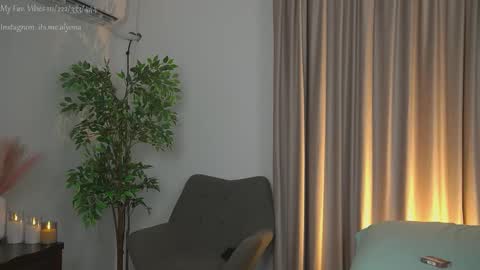 Snapshot of alyonaqueen_ chatting on 10/17/25, 02:37 Alyona online show from 10/17/25, 02:37