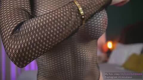 Snapshot of alyonaqueen_ chatting on 11/14/25, 08:40 Alyona online show from 11/14/25, 08:40