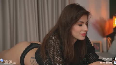 Snapshot of alyonaqueen_ chatting on 11/26/25, 08:32 Alyona online show from 11/26/25, 08:32