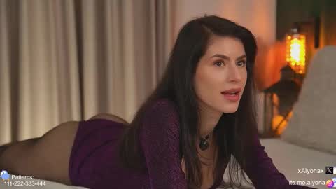 Snapshot of alyonaqueen_ chatting on 12/01/25, 08:36 Alyona online show from 12/01/25, 08:36