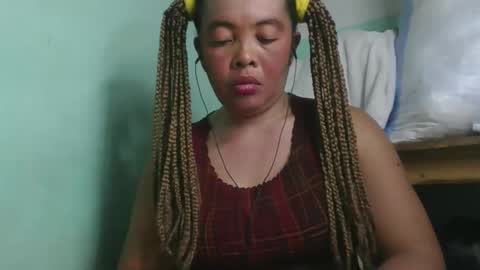 Snapshot of alypierette chatting on 03/18/26, 06:44 alypierette online show from 03/18/26, 06:44