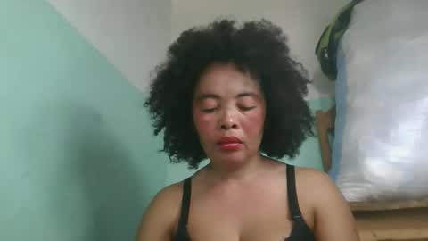 Snapshot of alypierette chatting on 03/31/26, 08:04 alypierette online show from 03/31/26, 08:04