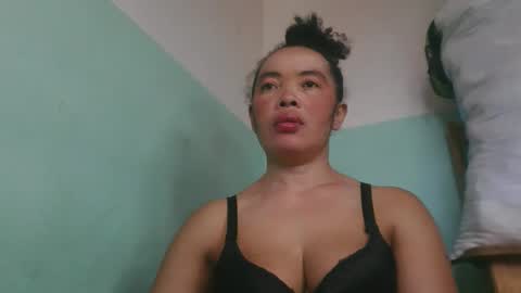 Snapshot of alypierette chatting on 04/01/26, 06:14 alypierette online show from 04/01/26, 06:14