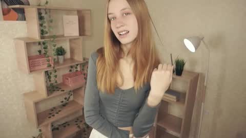 Snapshot of alyshaanzaldua chatting on 10/17/25, 07:33 Harper online show from 10/17/25, 07:33