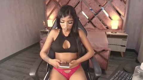 Alyssa  online show from 12/17/25, 08:48