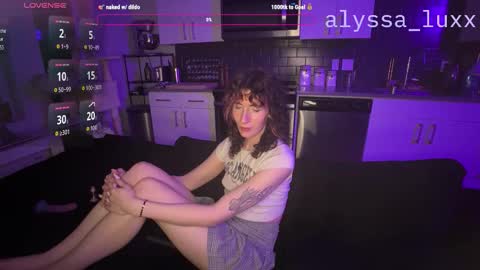 Snapshot of alyssa_luxx chatting on 03/19/26, 06:39 Alyssa online show from 03/19/26, 06:39