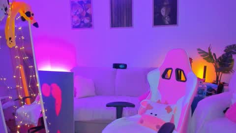 Snapshot of alyssa_smitt chatting on 09/17/25, 10:55 alyssa_smitt online show from 09/17/25, 10:55