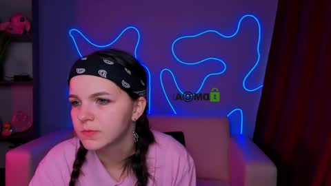 Snapshot of alyssamoan chatting on 11/21/25, 11:20 alyssamoan online show from 11/21/25, 11:20