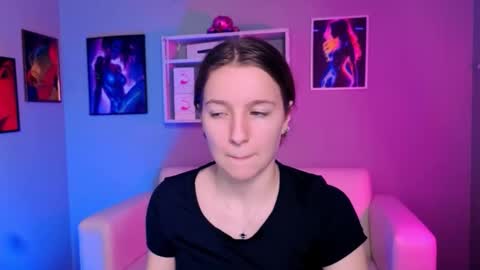 Snapshot of alyssamoan chatting on 11/30/25, 11:47 alyssamoan online show from 11/30/25, 11:47