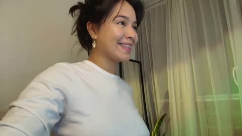 Snapshot of alyssia_wolds_1 chatting on 09/13/25, 12:21 alyssia wolds online show from 09/13/25, 12:21