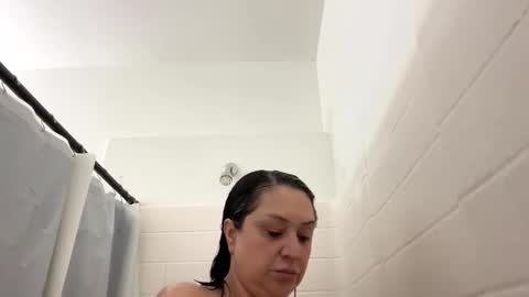 Snapshot of alyssiaamorexo chatting on 12/18/25, 04:57 Alyssiaamorexo online show from 12/18/25, 04:57