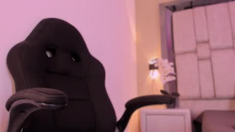 Snapshot of alysslender chatting on 12/02/25, 11:26 Alys online show from 12/02/25, 11:26