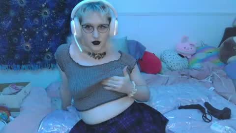 Snapshot of alyxiabewbs chatting on 08/06/26, 01:07 alyxiabewbs online show from 08/06/26, 01:07