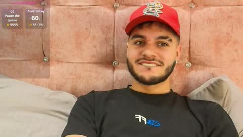 Snapshot of amadeo_wild chatting on 11/28/25, 04:53 Amadeo Wild online show from 11/28/25, 04:53