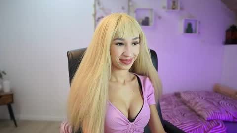 Amai  Liu online show from 11/08/25, 06:51