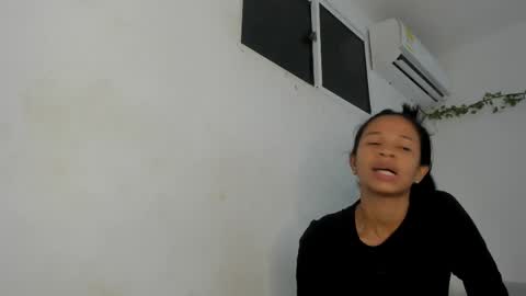 Snapshot of amaia_baez chatting on 04/05/26, 08:06 AMAIA online show from 04/05/26, 08:06