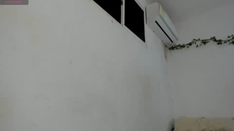 Snapshot of amaia_baez chatting on 04/16/26, 07:03 AMAIA online show from 04/16/26, 07:03