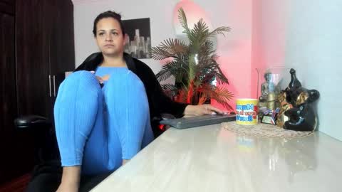 Snapshot of amaia_bushida chatting on 03/11/26, 03:23 anny online show from 03/11/26, 03:23