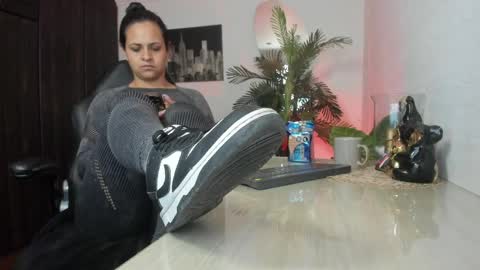 Snapshot of amaia_bushida chatting on 04/09/26, 02:22 anny online show from 04/09/26, 02:22