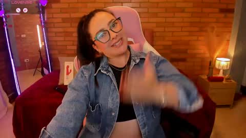 Snapshot of amaia_monet chatting on 06/08/26, 07:14 Hi Im AmaiaHelp me reach 100 likes online show from 06/08/26, 07:14