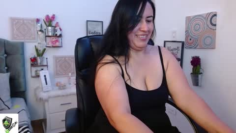 Snapshot of amalia_brunette chatting on 12/25/24, 07:02 AMALIA online show from 12/25/24, 07:02