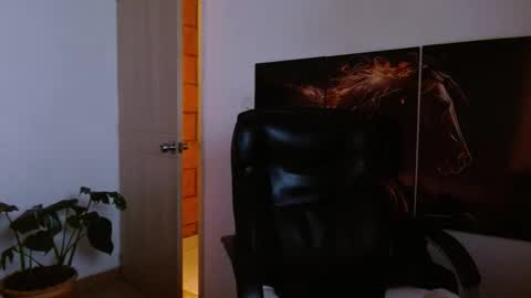 Snapshot of amalia_brunette chatting on 03/16/26, 08:02 AMALIA online show from 03/16/26, 08:02