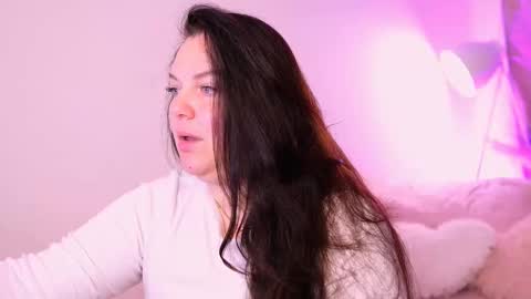 Snapshot of amalia_minkxx chatting on 11/16/25, 04:07 amalia_minkxx online show from 11/16/25, 04:07