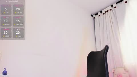 Snapshot of amaliaandrade chatting on 12/18/24, 11:24 Amalia    real MIA  online show from 12/18/24, 11:24