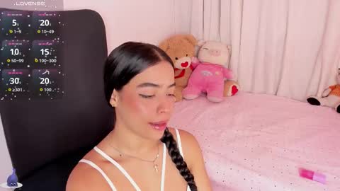 Snapshot of amaliaandrade chatting on 10/10/25, 05:06 Amalia    real MIA  online show from 10/10/25, 05:06