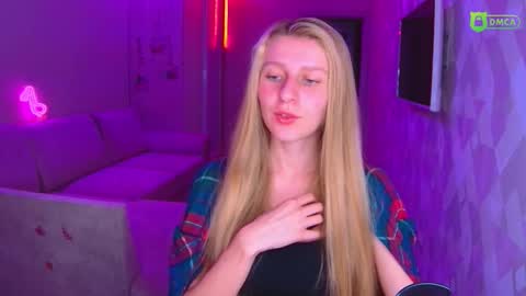 Snapshot of amaliaqueen999 chatting on 11/24/25, 02:06 Amalia online show from 11/24/25, 02:06