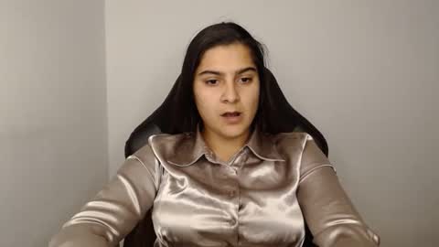 The queen of the biceps  online show from 12/04/24, 01:03