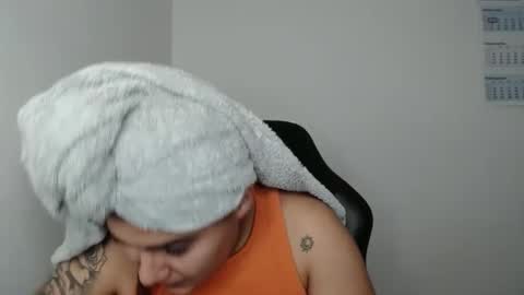 The queen of the biceps  online show from 03/06/25, 06:59