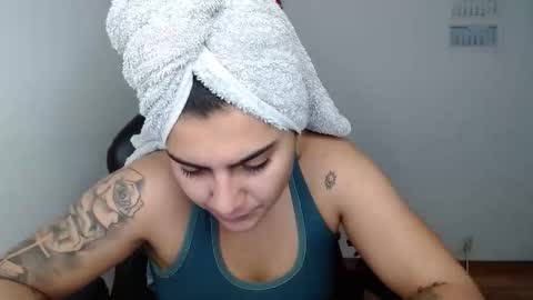 Snapshot of amanda5star chatting on 12/18/25, 02:34 The queen of the biceps online show from 12/18/25, 02:34