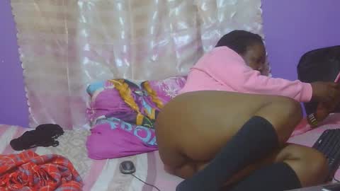 Snapshot of amanda_01_ chatting on 09/12/25, 12:11 amanda_01_ online show from 09/12/25, 12:11