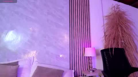 Snapshot of amanda_26 chatting on 12/16/25, 01:54 Luisa online show from 12/16/25, 01:54