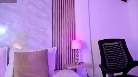 Snapshot of amanda_26 chatting on 02/22/26, 09:52 Luisa online show from 02/22/26, 09:52