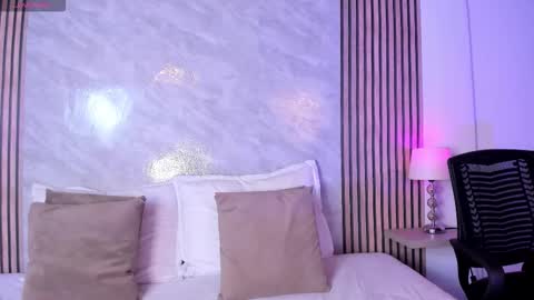 Snapshot of amanda_26 chatting on 03/24/26, 02:27 Luisa online show from 03/24/26, 02:27