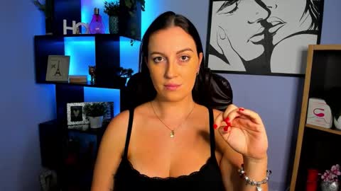 Snapshot of amanda_burn chatting on 11/17/25, 02:23 Amanda online show from 11/17/25, 02:23