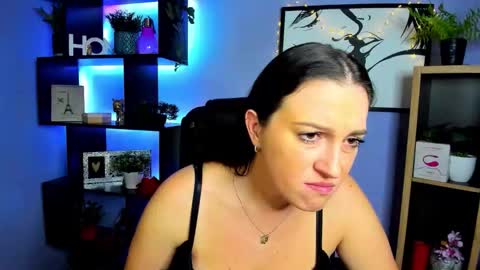 Snapshot of amanda_burn chatting on 12/18/25, 02:34 Amanda online show from 12/18/25, 02:34