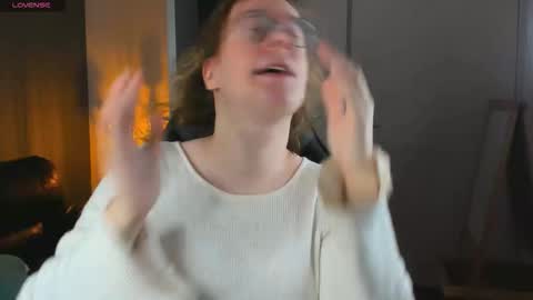 Snapshot of amanda_butlerr chatting on 10/04/25, 10:24 Hi im Amanda online show from 10/04/25, 10:24