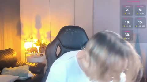 Snapshot of amanda_butlerr chatting on 10/12/25, 09:41 Hi im Amanda online show from 10/12/25, 09:41