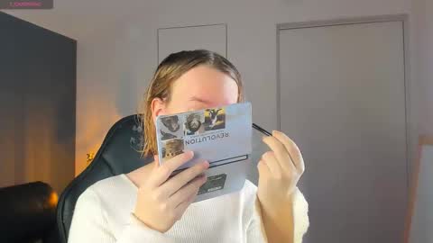 Snapshot of amanda_butlerr chatting on 10/22/25, 09:53 Hi im Amanda online show from 10/22/25, 09:53