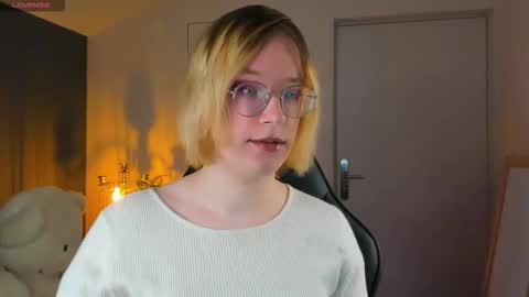 Snapshot of amanda_butlerr chatting on 10/25/25, 10:01 Hi im Amanda online show from 10/25/25, 10:01