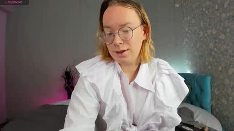 Snapshot of amanda_butlerr chatting on 01/15/26, 09:03 Hi im Amanda online show from 01/15/26, 09:03