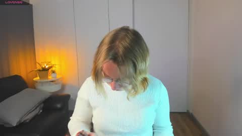 Snapshot of amanda_butlerr chatting on 04/02/26, 02:15 Hi im Amanda online show from 04/02/26, 02:15