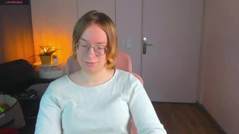 Snapshot of amanda_butlerr chatting on 04/04/26, 01:41 Hi im Amanda online show from 04/04/26, 01:41