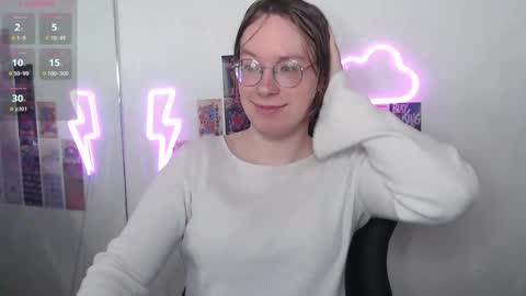 Snapshot of amanda_butlerr chatting on 04/17/26, 10:40 Hi im Amanda online show from 04/17/26, 10:40