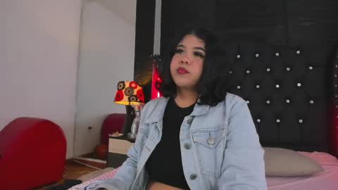 Snapshot of amanda_mooree_ chatting on 04/14/26, 04:40 Amanda Moore online show from 04/14/26, 04:40