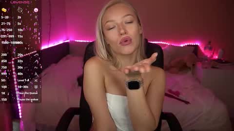 Snapshot of amandaafire chatting on 09/24/25, 06:17 Amanda online show from 09/24/25, 06:17