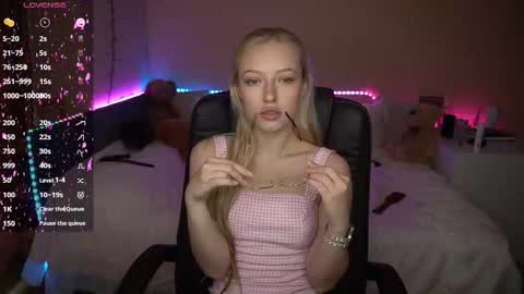 Snapshot of amandaafire chatting on 10/13/25, 06:02 Amanda online show from 10/13/25, 06:02